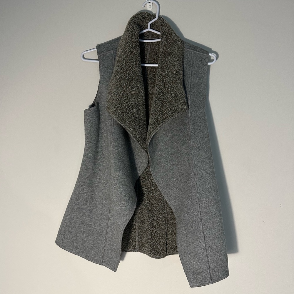 TOMMY BAHAMA REVERSIBLE VEST